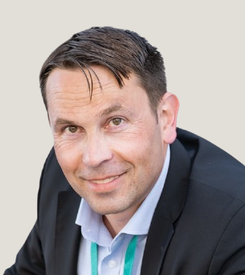 Oliver_Brägger_-removebg-preview